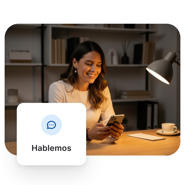 Asesora de ueno Casa de Bolsa atendiendo consultas desde su oficina